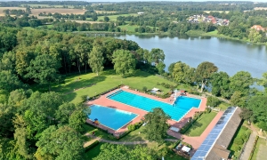 Waldschwimmbad-Lensahn_Luftaufnahme Anlage Schwimmbecken Muehlenteich